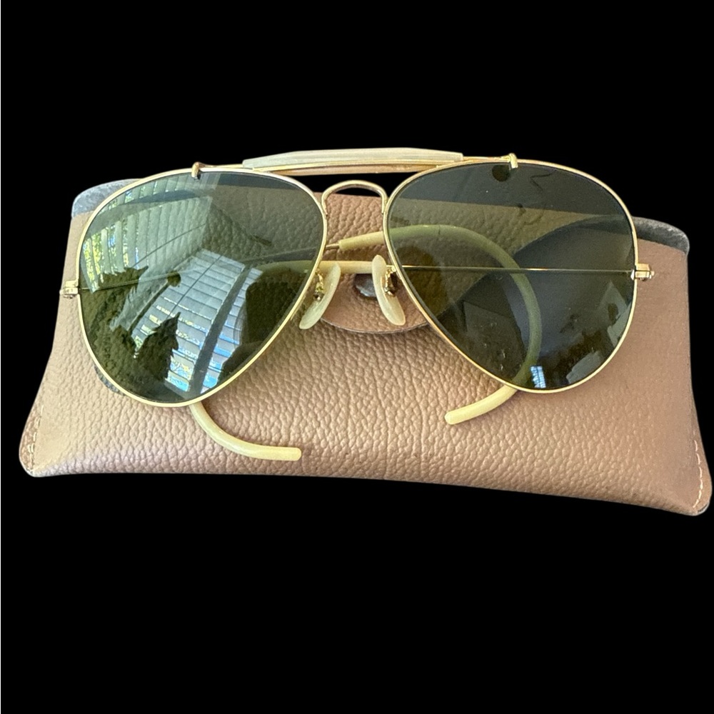 Vintage 1980’s B&L Ray-Ban Aviator Sunglasses Gold Frame USA Made w/ Case